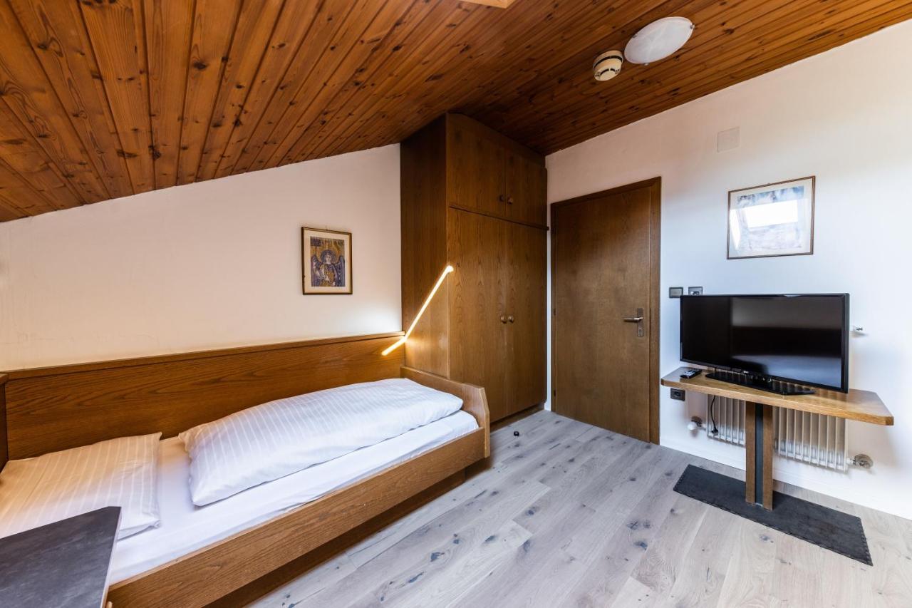 Hotel Fines Фунес Экстерьер фото